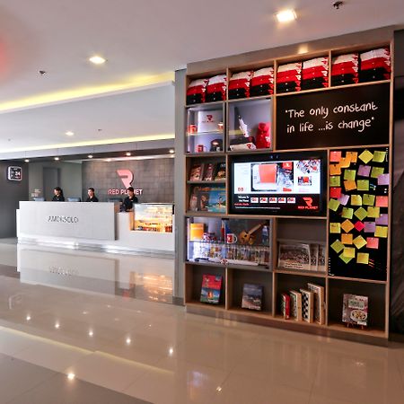 סן פדרו מקאטי Red Planet Makati Amorsolo מראה חיצוני תמונה