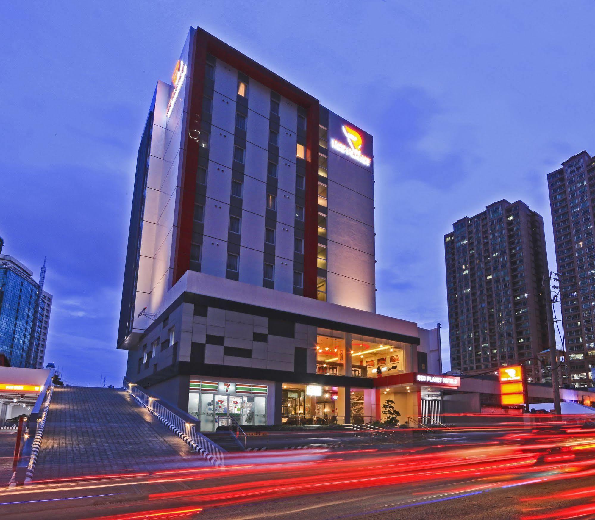 סן פדרו מקאטי Red Planet Makati Amorsolo מראה חיצוני תמונה